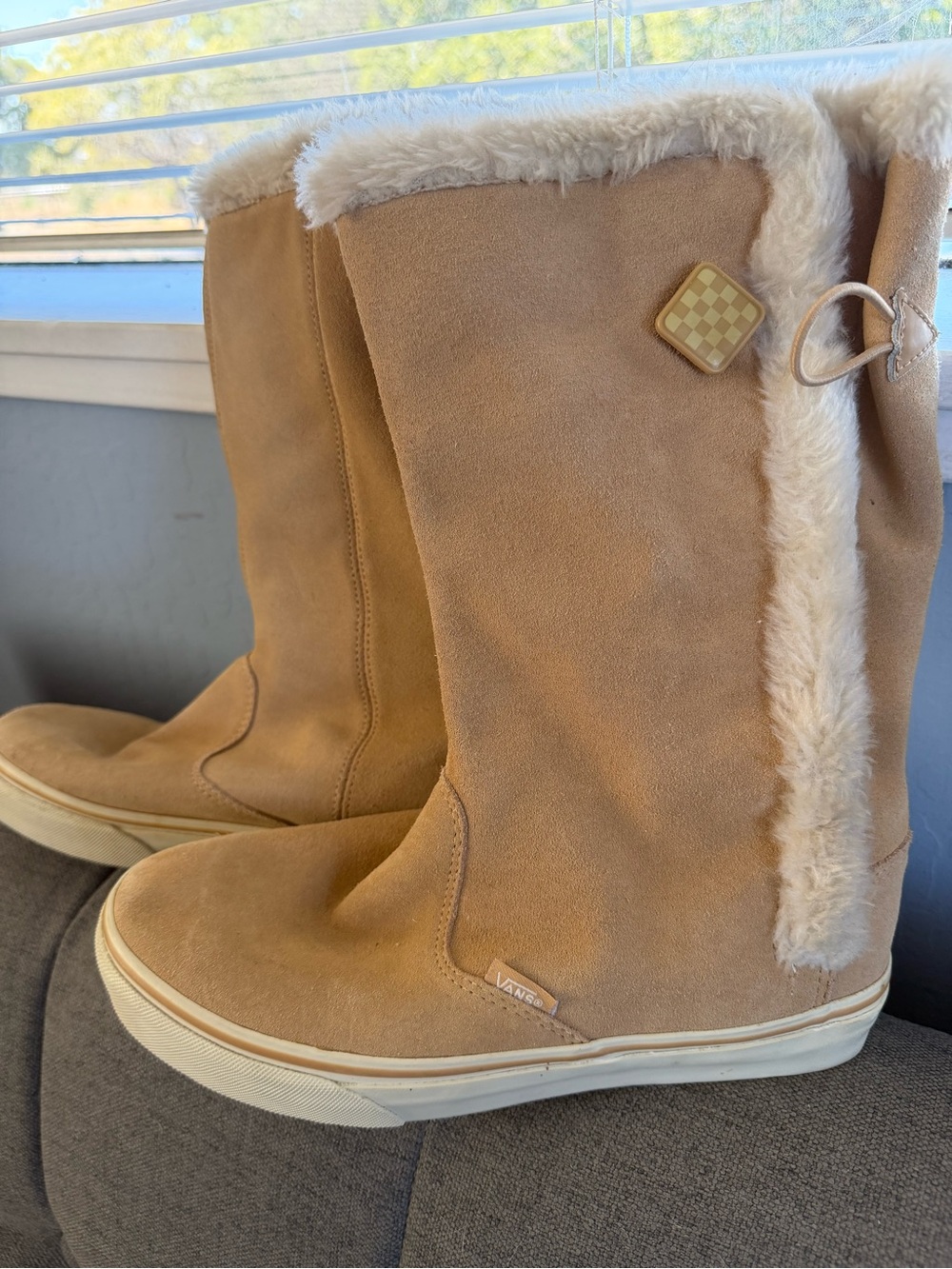 Vans Women's Cream and White Faux-Suede Fur-Lined Winter Boots